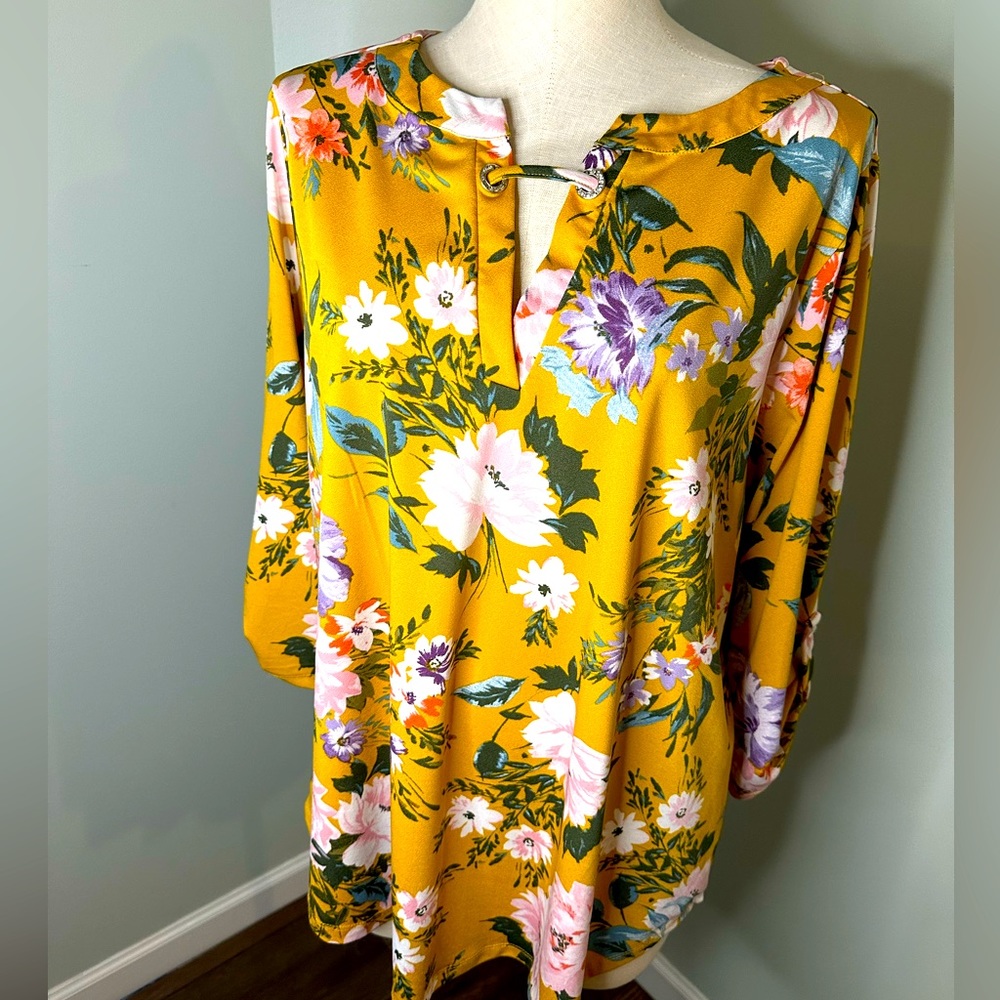 Womens top, loose fit